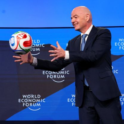 مادونا وشاكيرا تحييان أول حفل بين شوطي نهائي كأس العالم