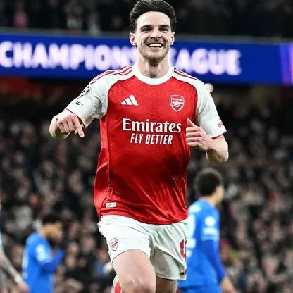 احتفال ديكلان رايس لاعب أرسنال بتسجيل هدف في مرمى باير ليفركوزن بدوري أبطال أوروبا - 17 مارس 2026