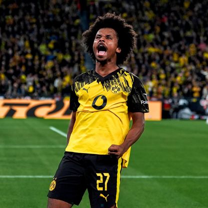 مانشستر يونايتد يراقب نجم دورتموند السريع بعد أزمة مع كوفاتش