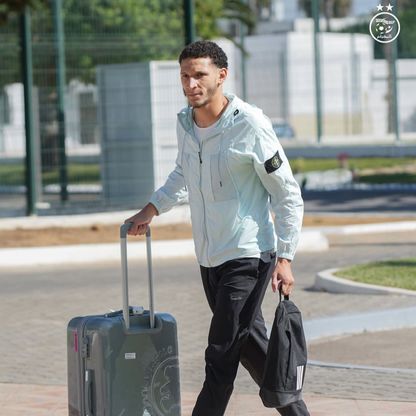 استدعاء عادل بوربعة لمنتخب الجزائر لتعويض نبيل بن طالب