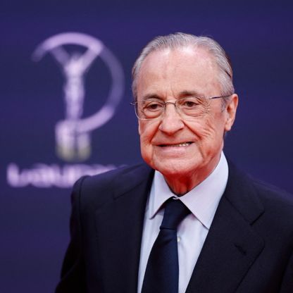 فيديو.. فلورنتينو بيريز رئيس ريال مدريد يبكي في وداع مودريتش وأنشيلوتي