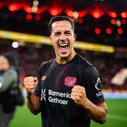 بعد طرد تن هاغ.. ليفركوزن يفوز بـ9 لاعبين على فرانكفورت بالدوري الألماني