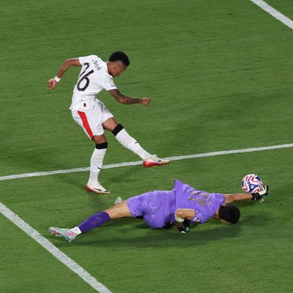 الحضري يتغنى بسوبر بونو ويختار أفضل حارسين في الوطن العربي