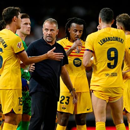 انتقادات فليك تواجه "رفضاً جماعياً" من لاعبي برشلونة