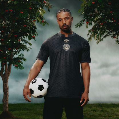 خسرنا نقطتين وفزنا بالأوسكار.. بورنموث يحتفي بمالكه "أفضل ممثل"