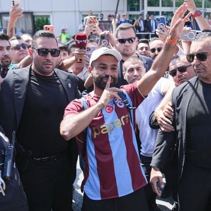 شاهد.. استقبال أسطوري لمحمد صلاح في إسطنبول قبل انضمامه لطرابزون سبور