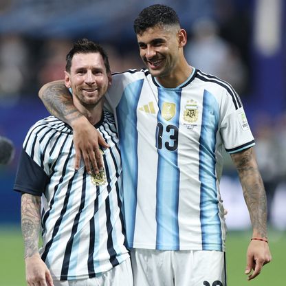 روميرو: يجب أن يفوز ميسي بالكرة الذهبية حتى يقرر الاعتزال