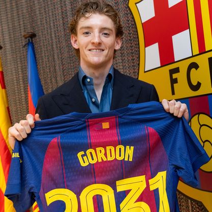 بعد انتظار 8 ساعات.. برشلونة يتعاقد مع غوردون هداف نيوكاسل حتى 2031