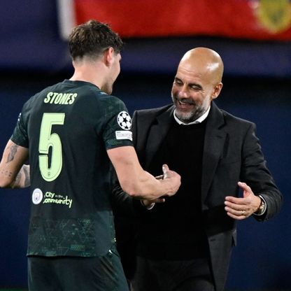 غوارديولا يسخر من توقعات المحللين قبل مواجهة أستون فيلا