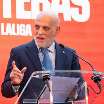 خافيير تيباس يرّد بقوة: القرصنة الإلكترونية جريمة وليست حرية