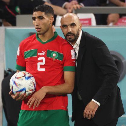 أشرف حكيمي يؤكد أنه جاهز لتمثيل المغرب.. والركراكي يثير الغموض