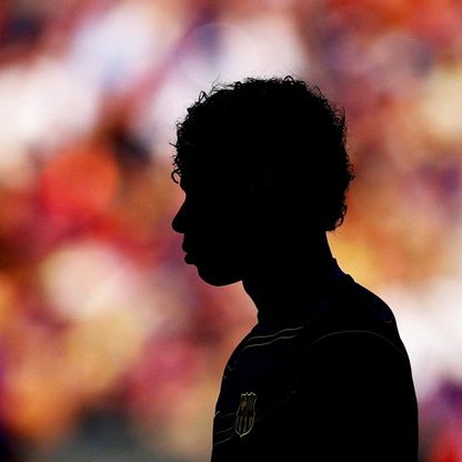 لامين يامال يثير غضب أسطورة برشلونة وفليك يتجنب "فخ فينيسيوس"