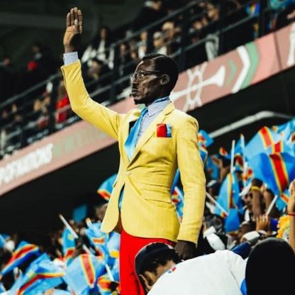 90 دقيقة بلا حراك..  تعرّف على أيقونة مدرجات كأس أمم إفريقيا 2025