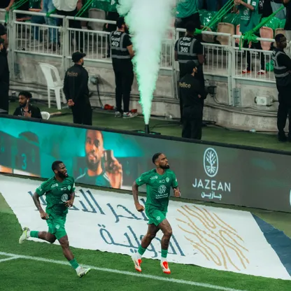 احتفال إيفان توني مهاجم الأهلي بتسجيل هدف في مرمى الاتحاد في الدوري السعودي - 7 مارس 2025