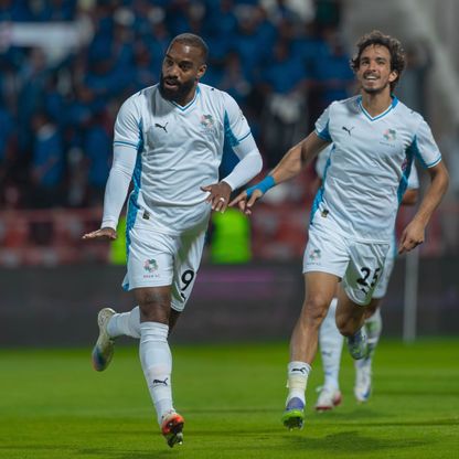 لاكازيت يقود نيوم لفوز تاريخي والرياض يتنفس الصعداء