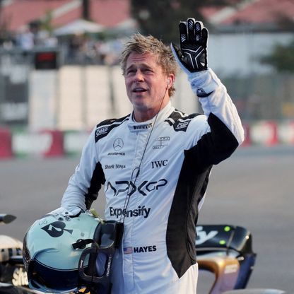 مكلارين يعرض على براد بيت فرصة ثانية لقيادة سيارة فورمولا 1