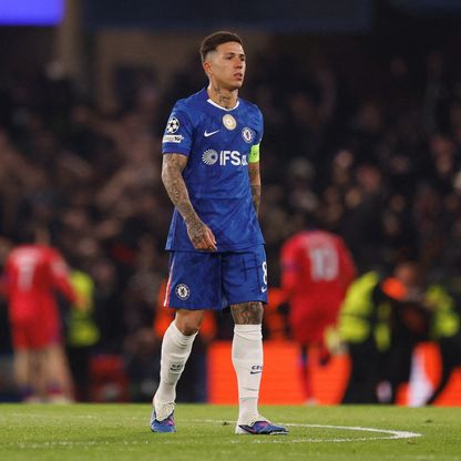 هل يجرّد تشيلسي إنزو فرنانديز من شارة القيادة بعد تصريحاته الجدلية؟