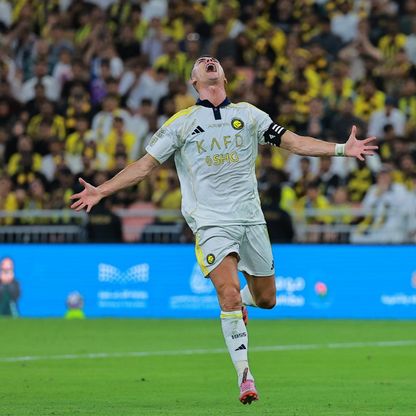 شاهد.. رونالدو يسجل هدفه الـ946 في مسيرته برأسية مذهلة في مرمى الاتحاد