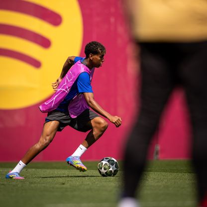 برشلونة يرد على عرض مانشستر سيتي "التاريخي" لضم يامال