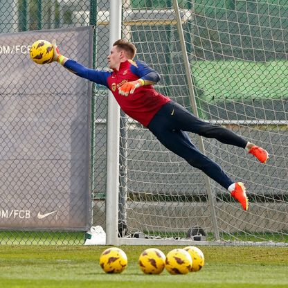 برشلونة يعلن خضوع تير شتيغن لجراحة ويؤجل إثارة الجدل