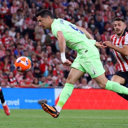 ليفاندوفسكي يصل لنادي الـ 100 هدف مع برشلونة أسرع من ميسي