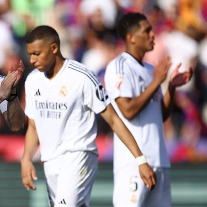 استقبال غاضب من مشجعي ريال مدريد للاعبين لدى وصولهم من برشلونة