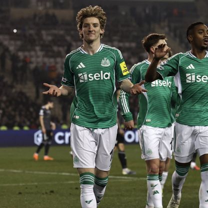 نيوكاسل يسحق كاراباغ بسداسية ويقترب من التأهل في أبطال أوروبا