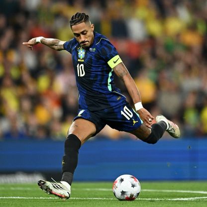 قلق في برشلونة.. رافينيا يغادر مباراة البرازيل وأستراليا مصاباً