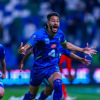 الفتح السعودي يجدد عقد نجمه المغربي مراد باتنا