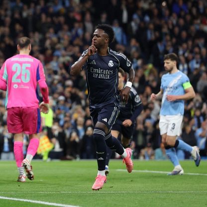 فينيسيوس يرد التحية لجماهير مانشستر سيتي بعد لافتة "البكاء"