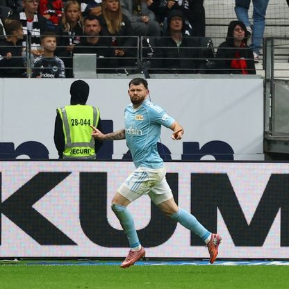 أوليفر بيرك يصبح أول اسكتلندي يسجل ثلاثية في الدوري الألماني