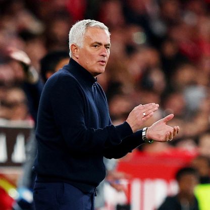 "على طريقة مورينيو".. مدرب يحتفل بجامع الكرات في الدوري المصري