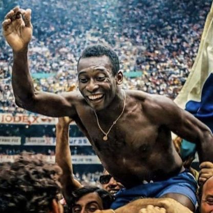 قطعة تاريخية نادرة.. عرض قميص بيليه للبيع قبل كأس العالم