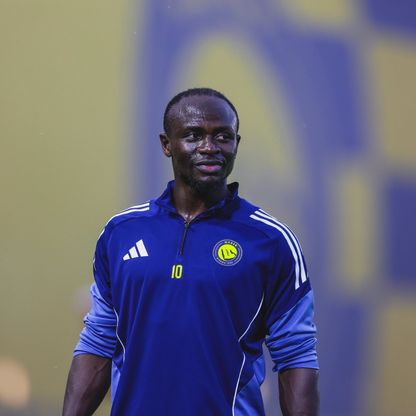 بكعكة كأس إفريقيا. ساديو ماني يحتفل بعيد ميلاده في النصر بحضور رونالدو