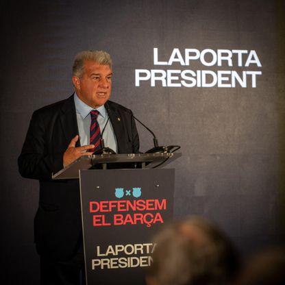 لابورتا يُسيطر وتحالف المنافسين قد يغير المعادلة في برشلونة