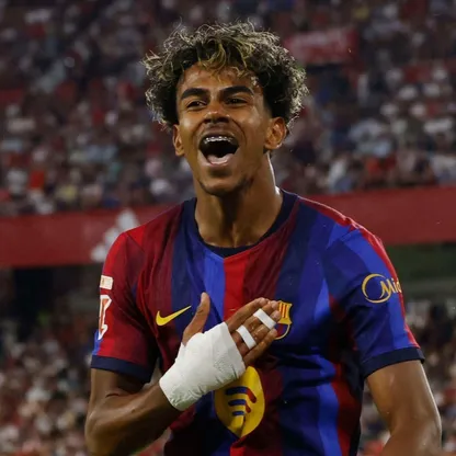 لامين يامال يحتفل في مباراة برشلونة وإشبيلية بالدوري الإسباني - 19 سبتمبر 2026