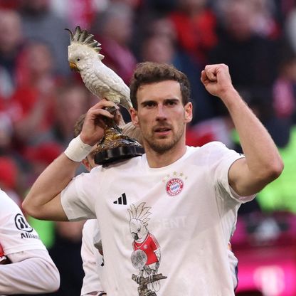 "ببغاء" يخطف الأضواء في احتفالات بايرن ميونيخ بالدوري الألماني