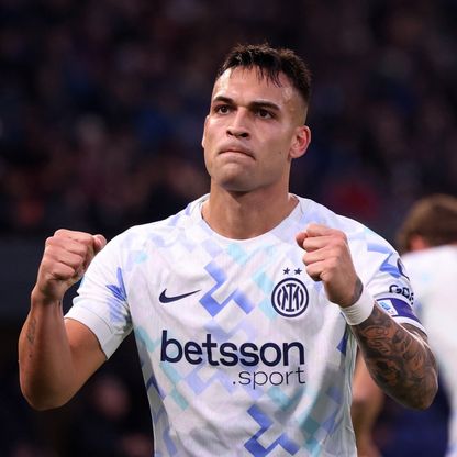 تشيفو يرفض التشكيك في لاوتارو مارتينيز ويتصدى لتدخل مدرجات إنتر ميلان