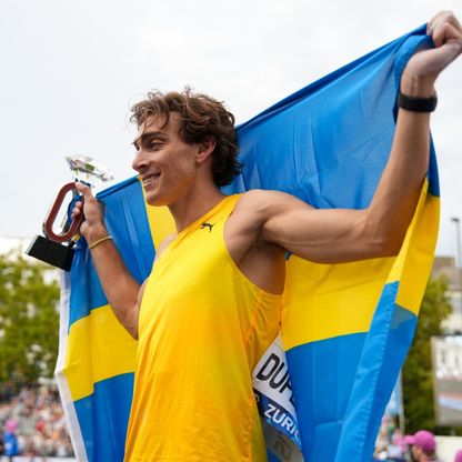 دوبلانتيس يحقق لقب الدوري الماسي للمرة الخامسة في مسيرته