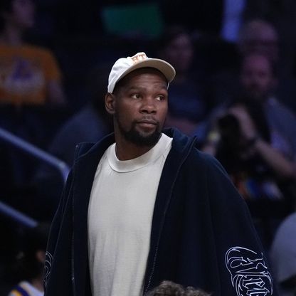 روكتس يضمّ دورانت في أضخم صفقة تبادل بتاريخ الدوري الأميركي