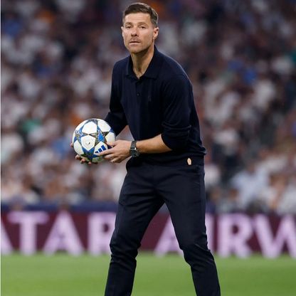 من هو متخصص الركلات الثابتة الجديد في طاقم تشابي ألونسو؟