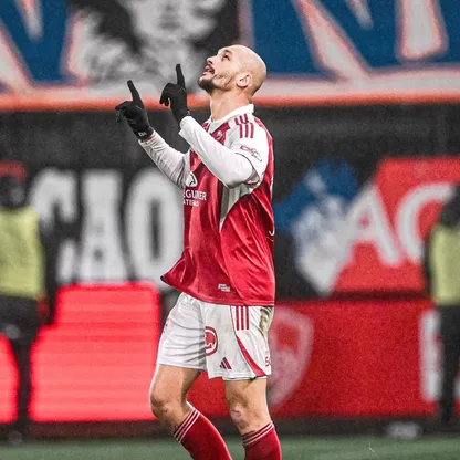 لودوفيك أجورك يحتفل بهدف سجله لبريست في مرمى مارسيليا بالدوري الفرنسي - 20 فبراير 2026