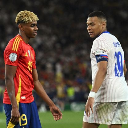 كيليان مبابي يدافع عن لامين يامال "الرائع": اتركوه وشأنه