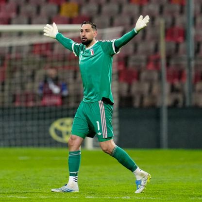 هل تسبب صبي الكرات بحرمان إيطاليا من كأس العالم؟