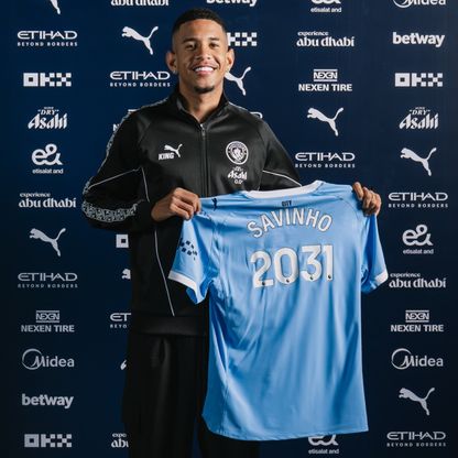 سافينيو يمدّد عقده مع مانشستر سيتي حتى 2031 رغم قلة إنتاجه