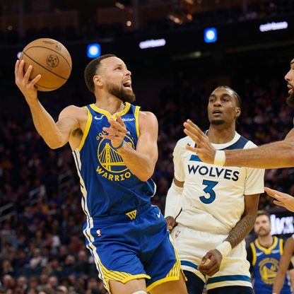 وريورز يخسر في الدوري الأميركي رغم 39 نقطة من ستيفن كوري