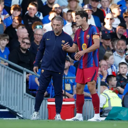 مدرب برشلونة هانزي فليك واللاعب أندرياس كريستنسن خلال مواجهة برمنغهام الودية - 31 يوليو 2026