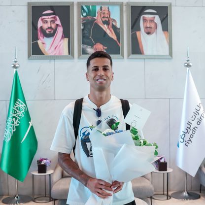 الهلال السعودي يرحب بنجمه الجديد جواو كانسيلو في الرياض