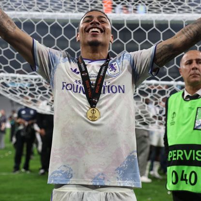 مورغان رودجرز نجم أستون فيلا أفضل لاعب في الدوري الأوروبي