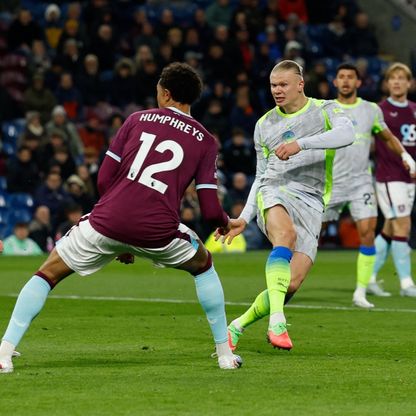 مانشستر سيتي ينتزع الصدارة ويطرد بيرنلي من الدوري الإنجليزي الممتاز